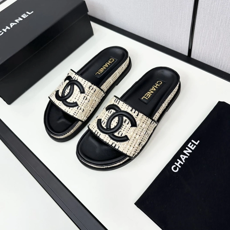 Classic Chxnxl Slippers 119951