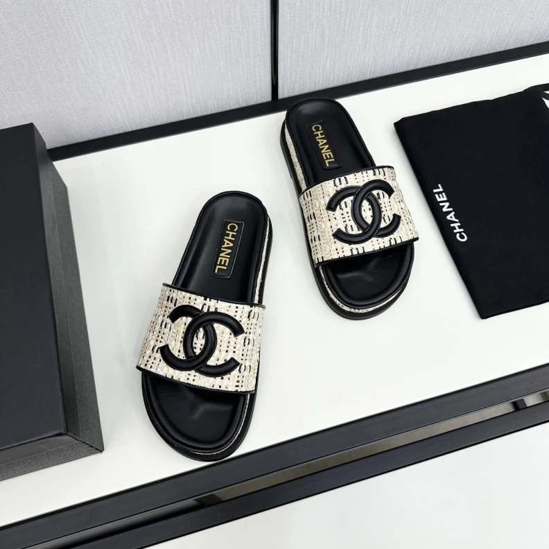 Classic Chxnxl Slippers 119951