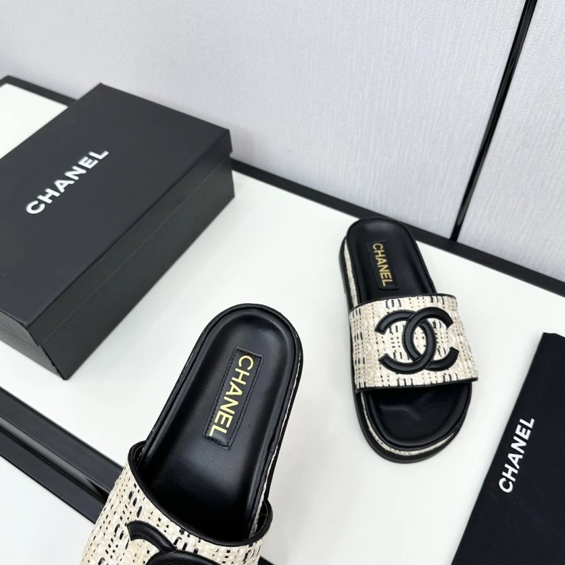 Classic Chxnxl Slippers 119951