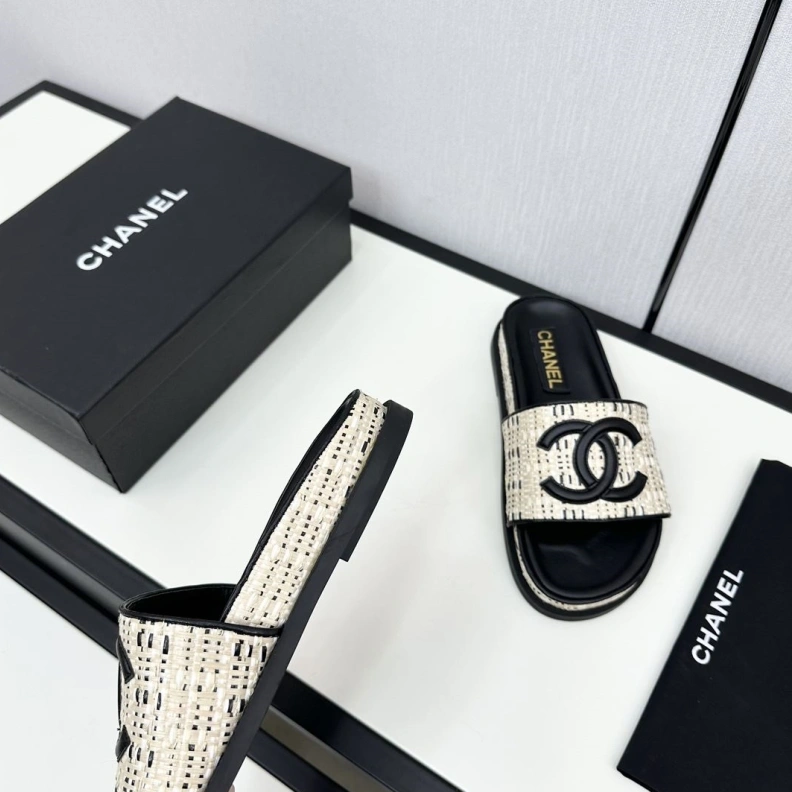 Classic Chxnxl Slippers 119951