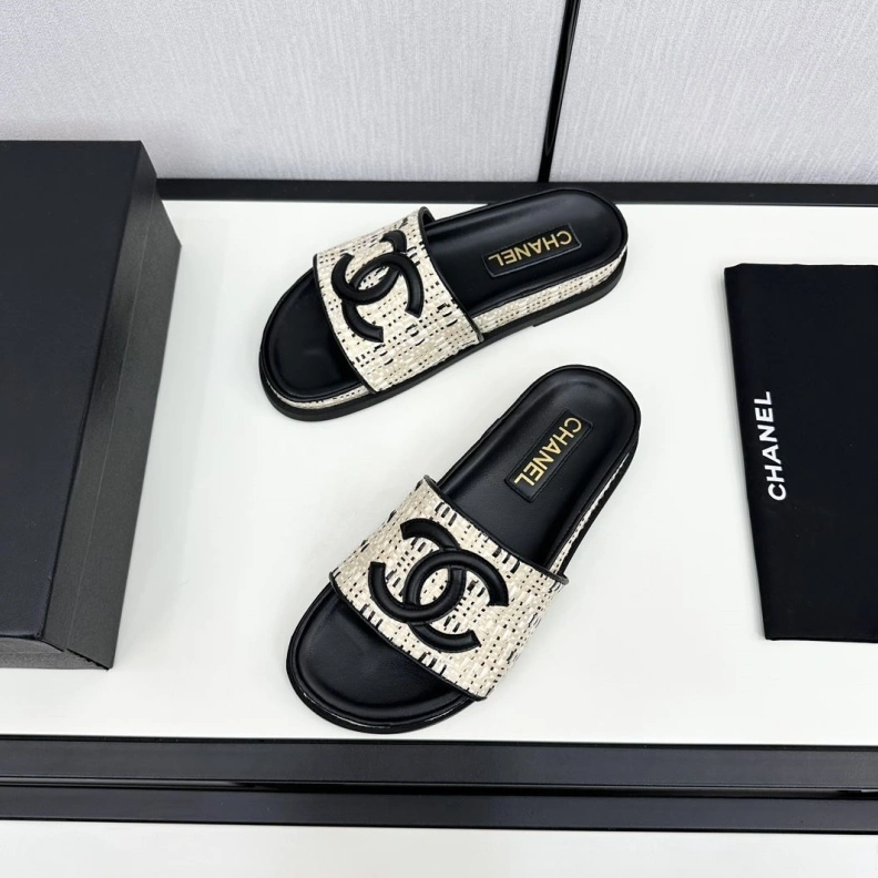 Classic Chxnxl Slippers 119951