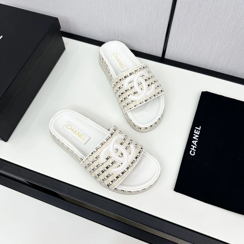 Compact Chxnxl Slippers 119950