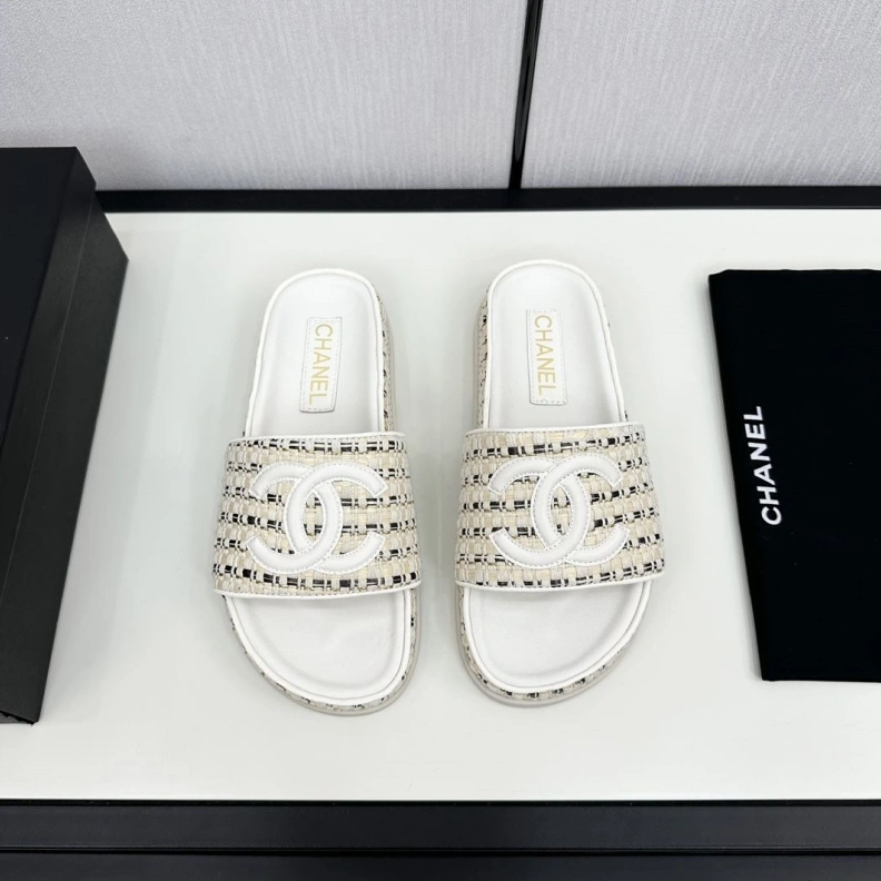 Compact Chxnxl Slippers 119950