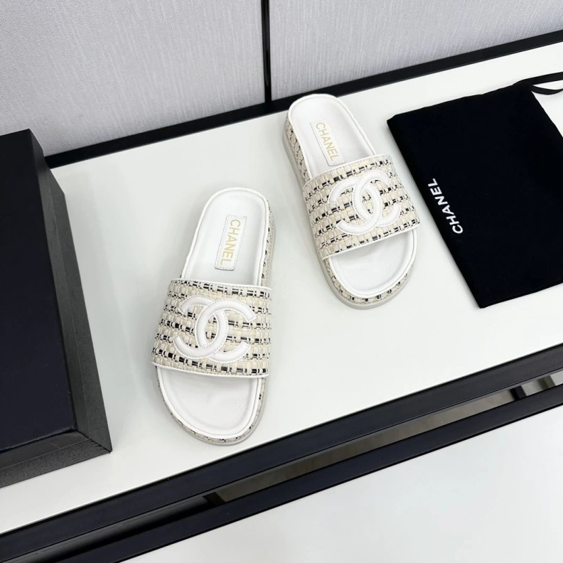 Compact Chxnxl Slippers 119950