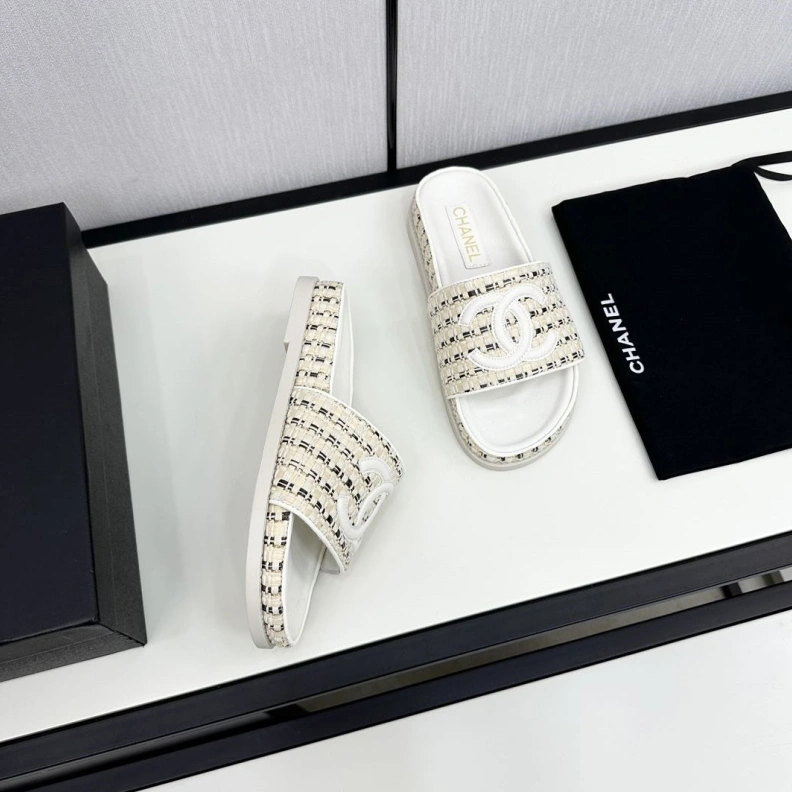 Compact Chxnxl Slippers 119950