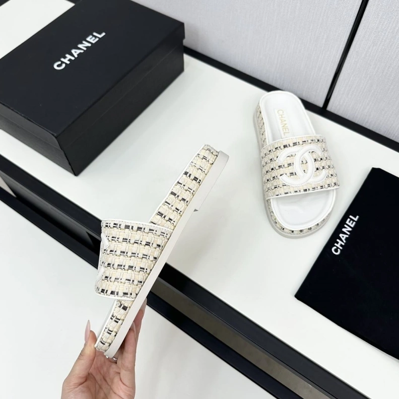 Compact Chxnxl Slippers 119950