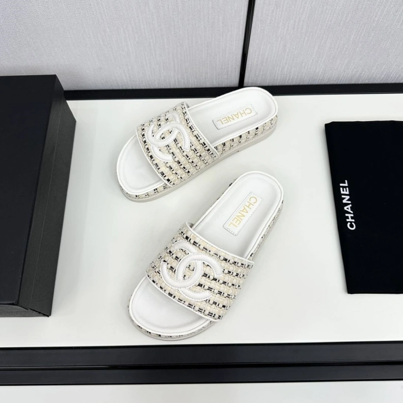Compact Chxnxl Slippers 119950