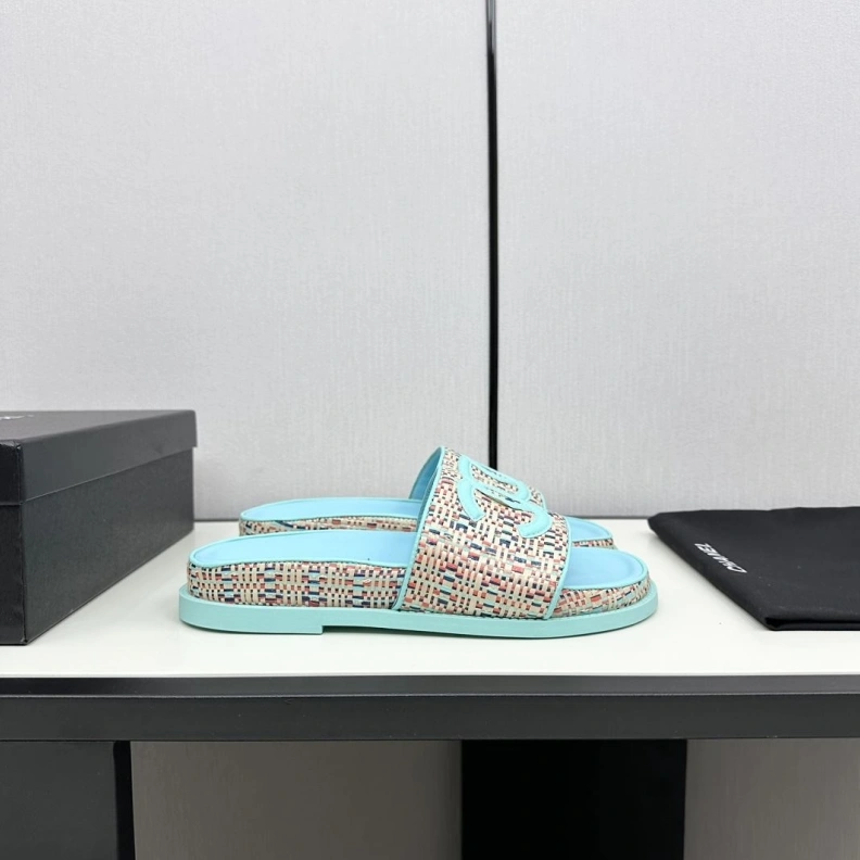 Trendsetting Chxnxl Slippers 119949