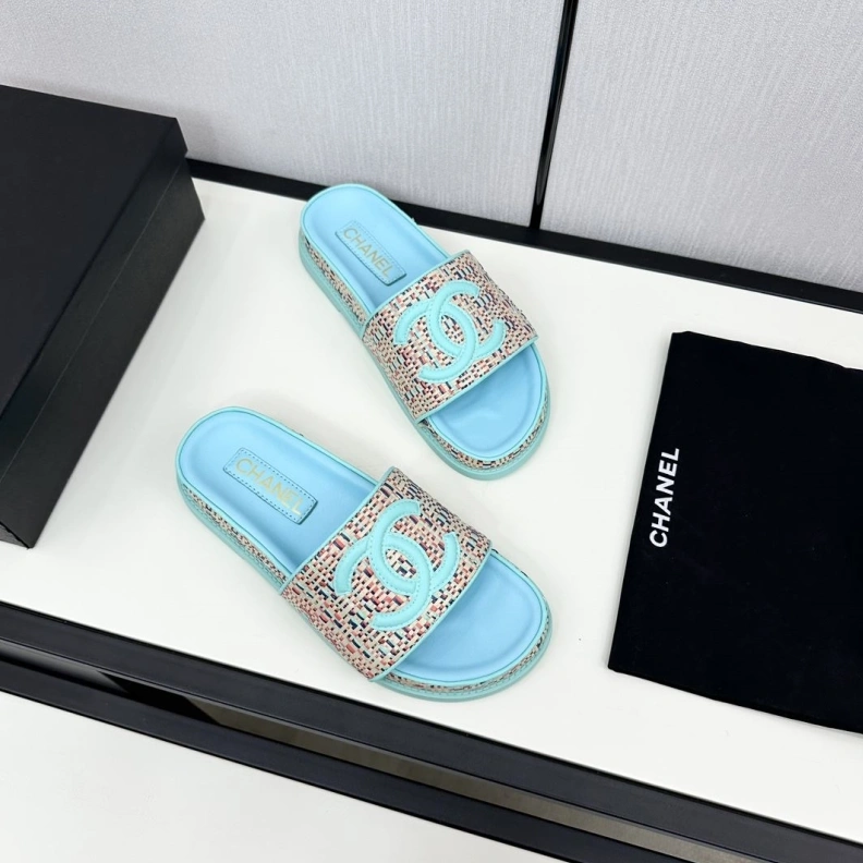 Trendsetting Chxnxl Slippers 119949