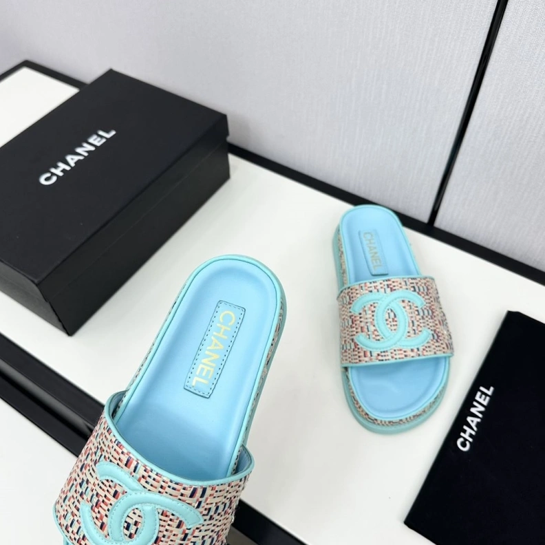 Trendsetting Chxnxl Slippers 119949