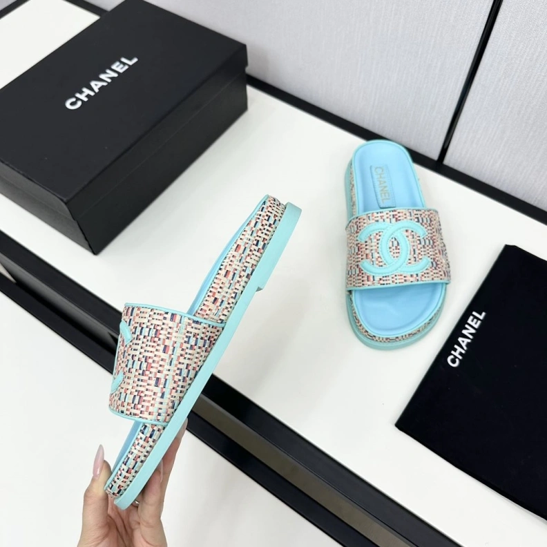 Trendsetting Chxnxl Slippers 119949