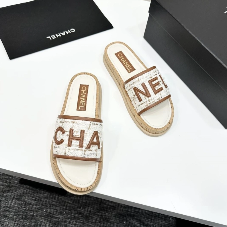 Durable Chxnxl Slippers 119943