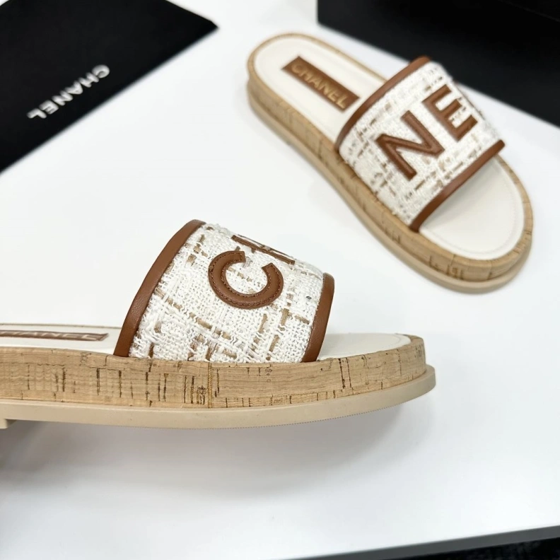 Durable Chxnxl Slippers 119943