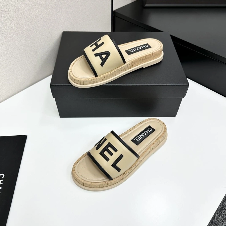 Sleek Chxnxl Slippers 119936