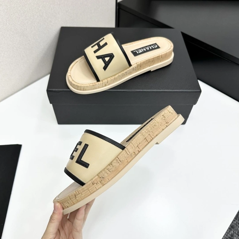 Sleek Chxnxl Slippers 119936