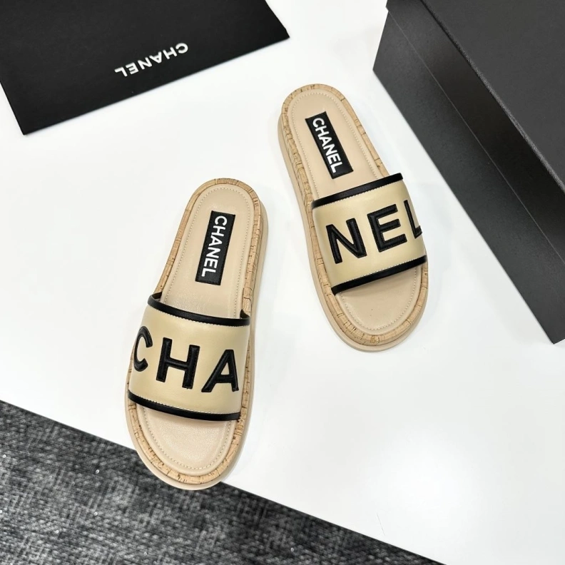 Sleek Chxnxl Slippers 119936