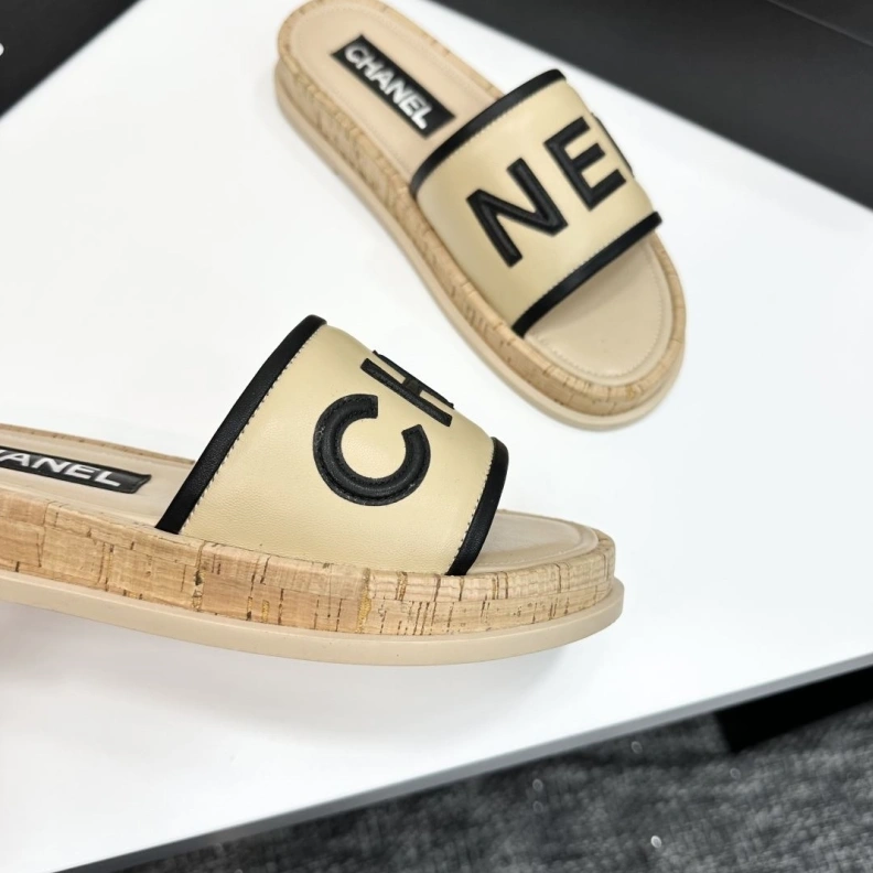 Sleek Chxnxl Slippers 119936
