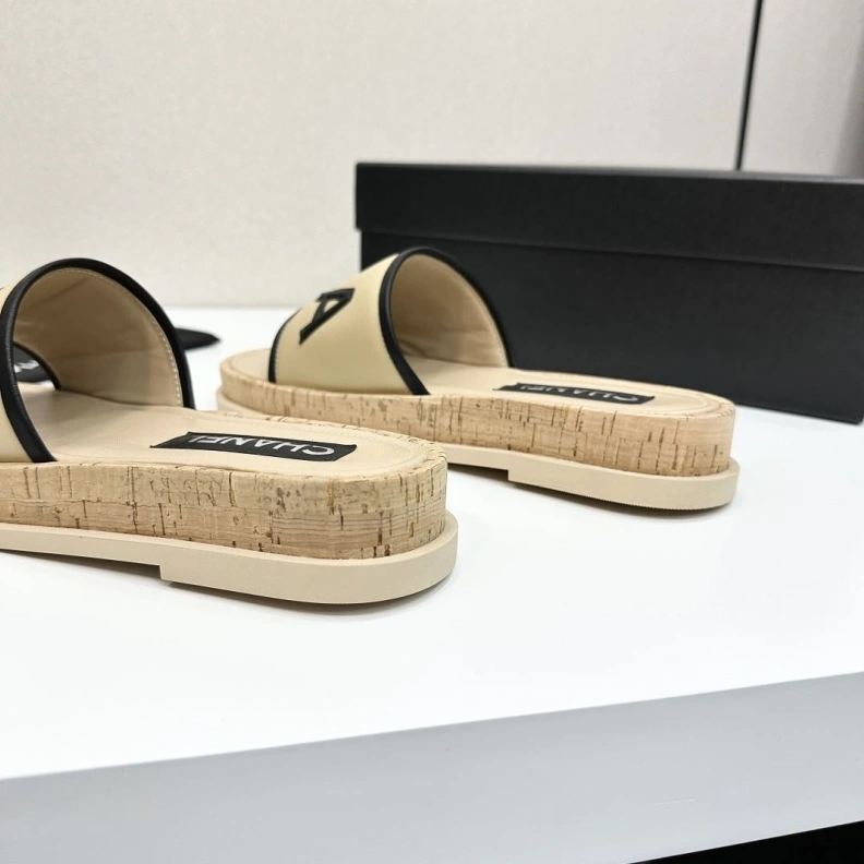 Sleek Chxnxl Slippers 119936