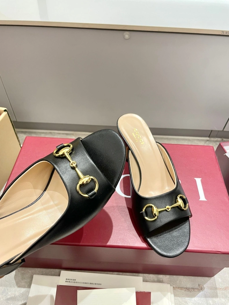 Fashionable Gxccx Sandals 157533
