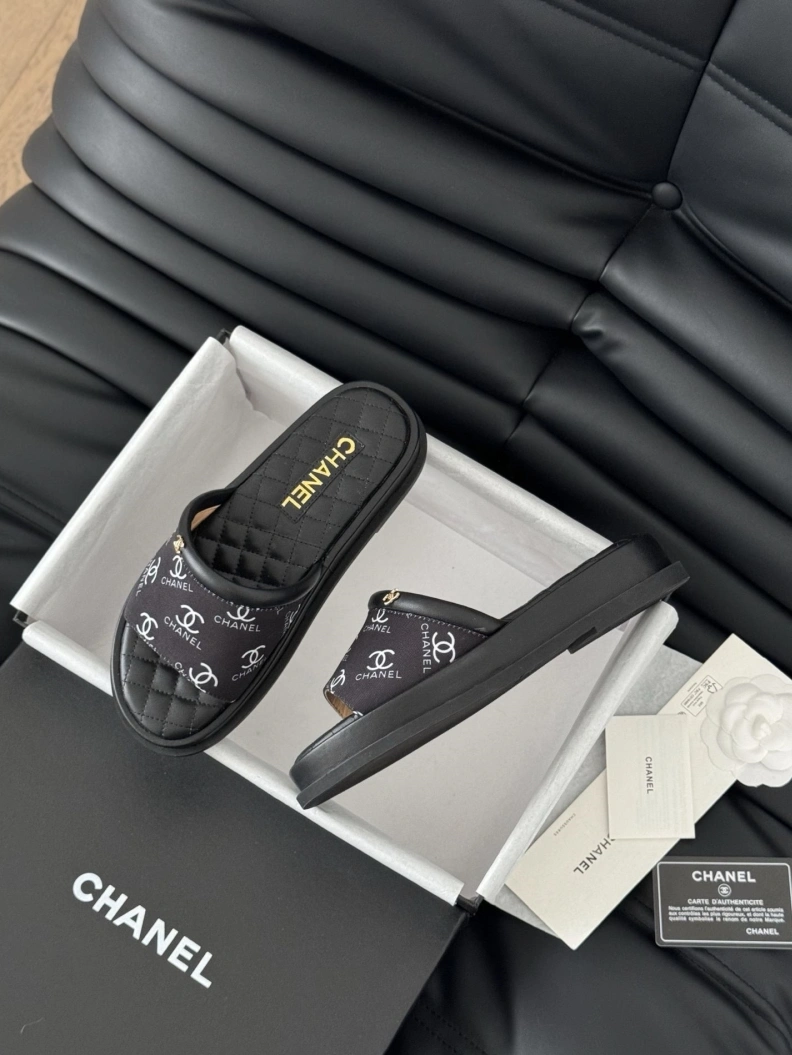 Flexible Chxnxl Slippers 119927
