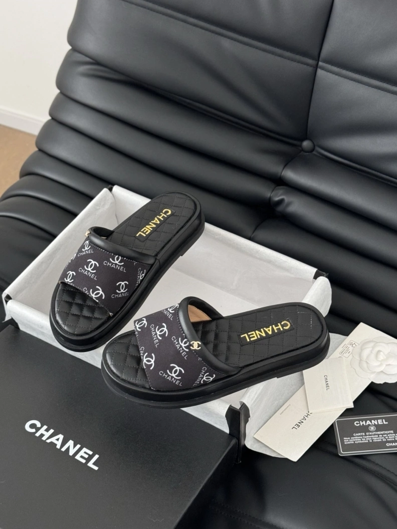 Flexible Chxnxl Slippers 119927