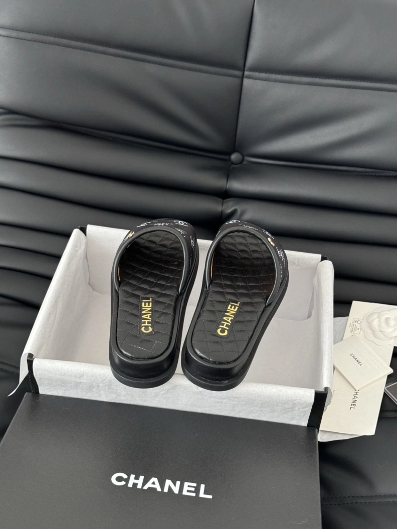 Flexible Chxnxl Slippers 119927