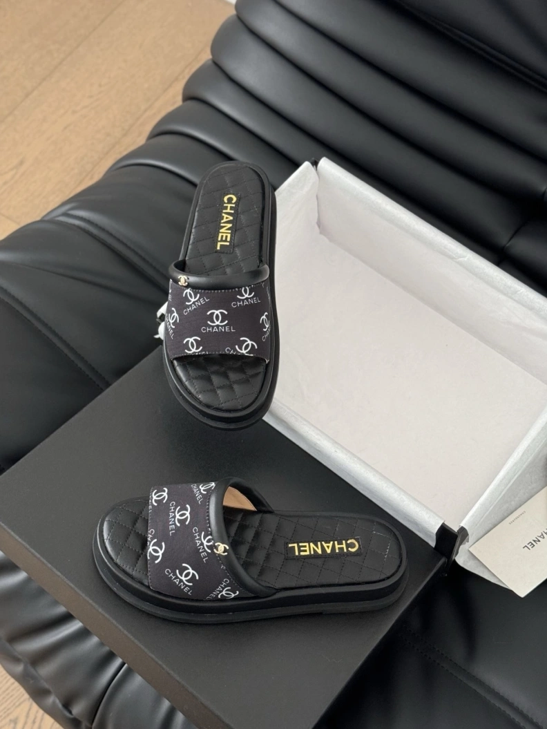 Flexible Chxnxl Slippers 119927