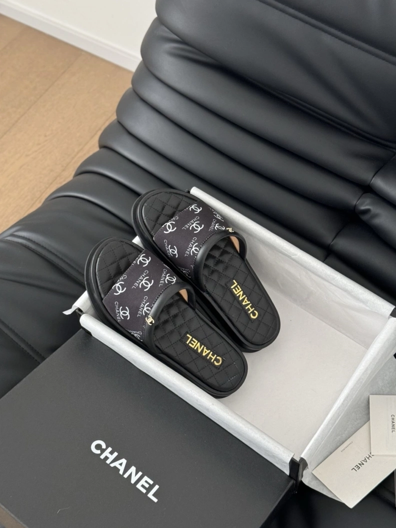 Flexible Chxnxl Slippers 119927