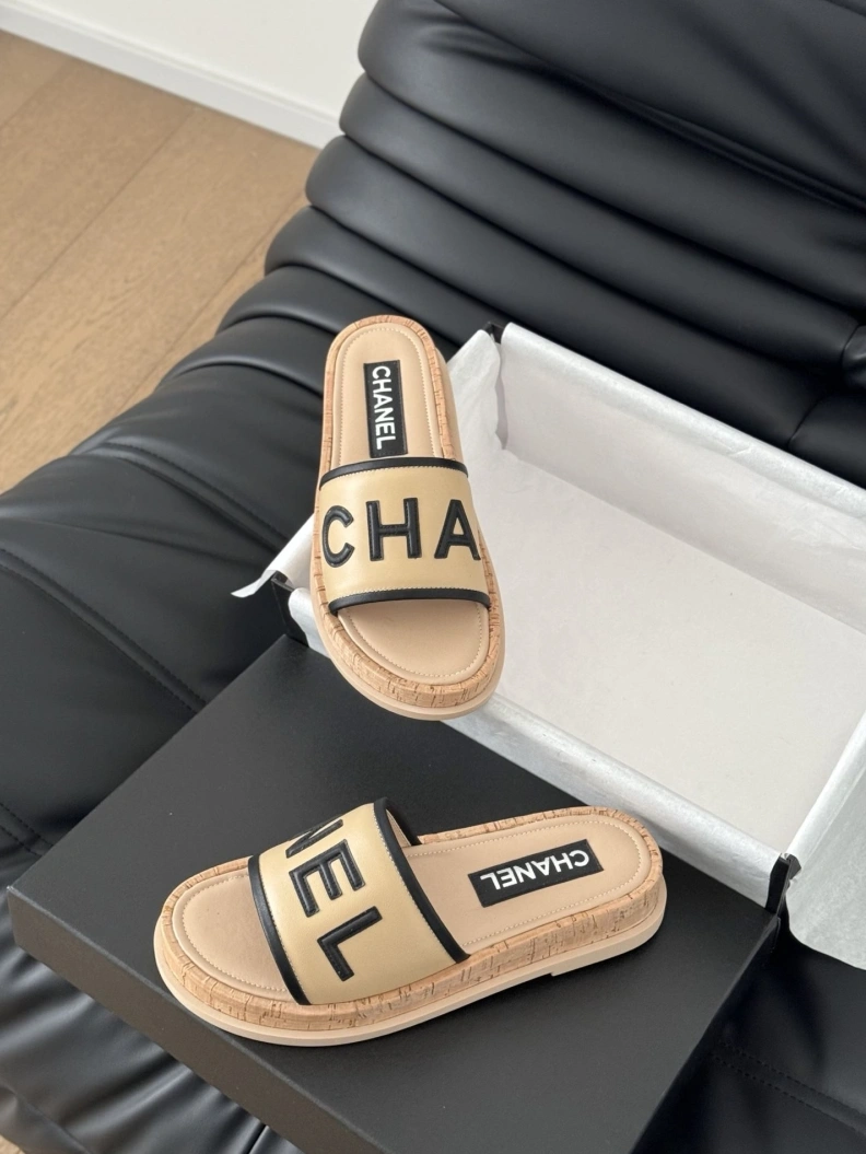 Durable Chxnxl Slippers 119931