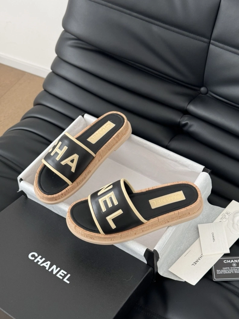 Fashionable Chxnxl Slippers 119933