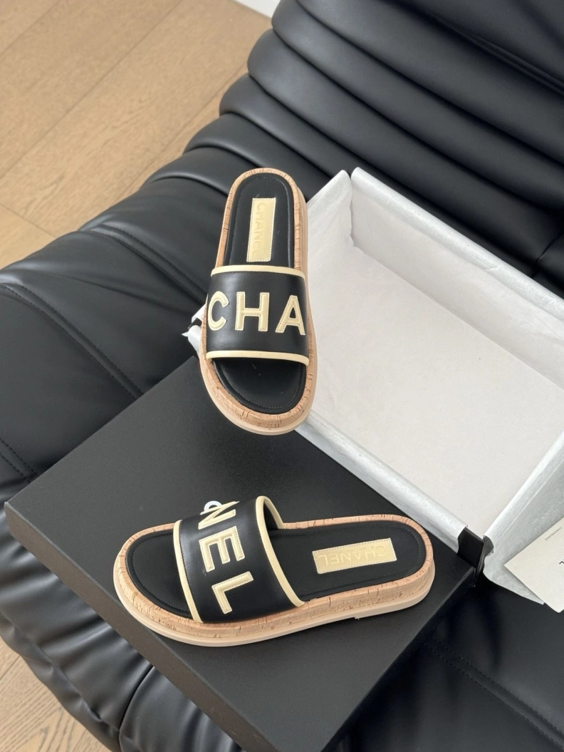 Fashionable Chxnxl Slippers 119933