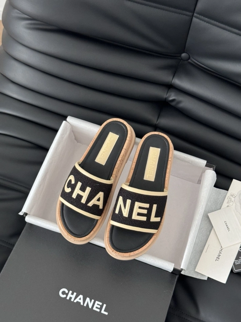 Minimalist Chxnxl Slippers 119925