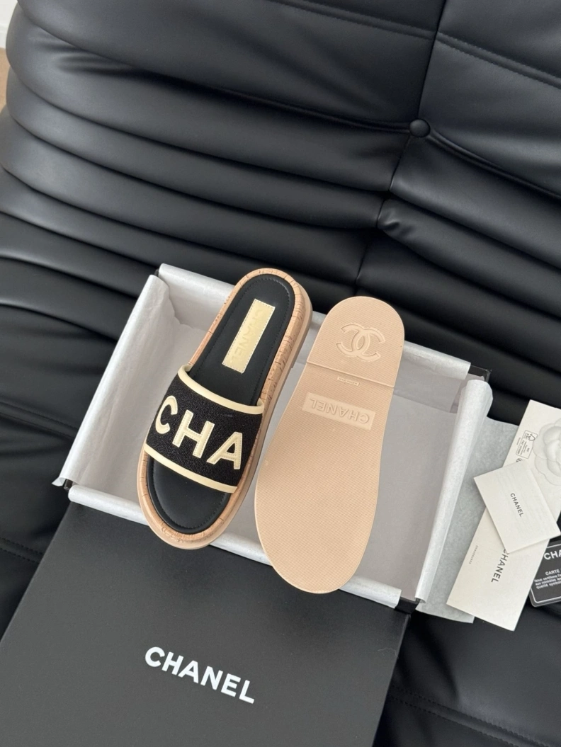 Minimalist Chxnxl Slippers 119925