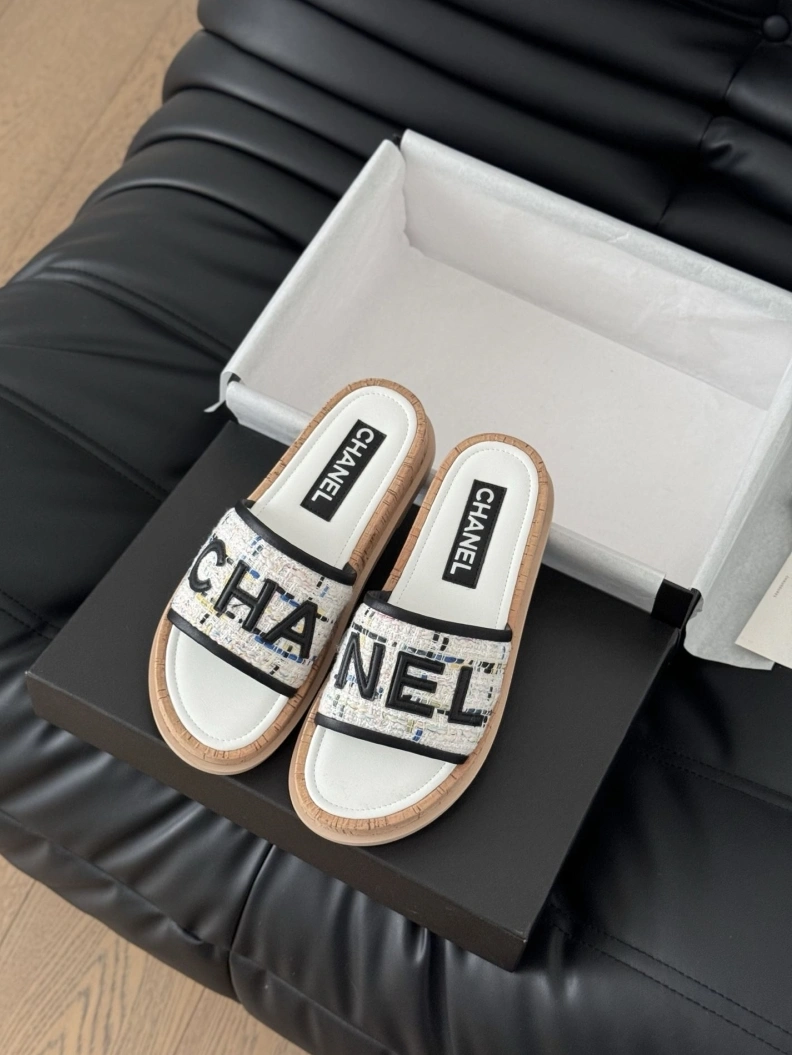 Affordable Chxnxl Slippers 119924