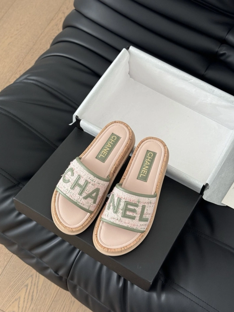 Bold Chxnxl Slippers 119920