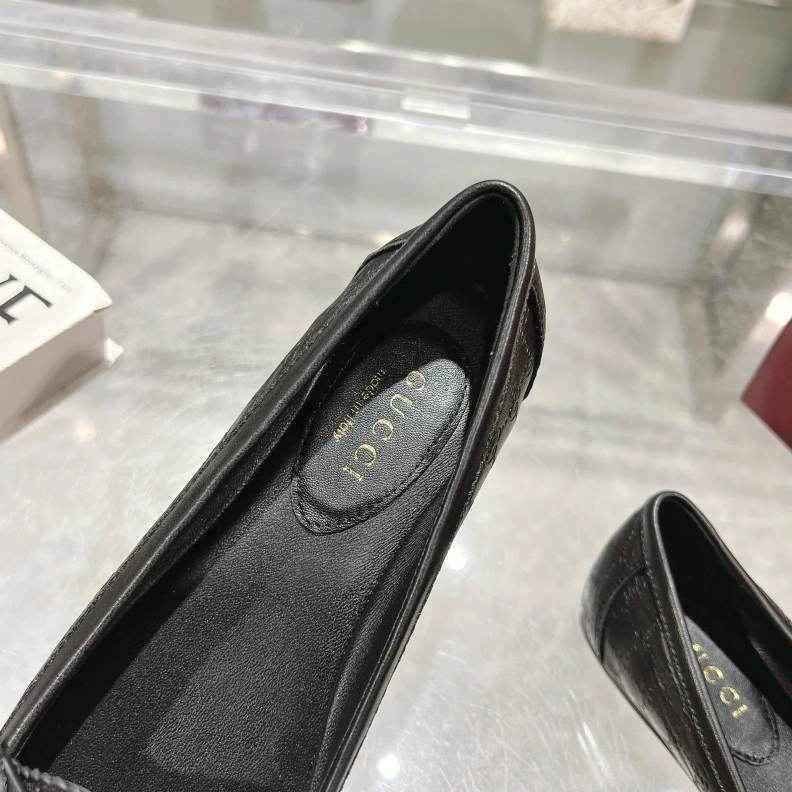 Unique Gxccx Flat Shoes 157687