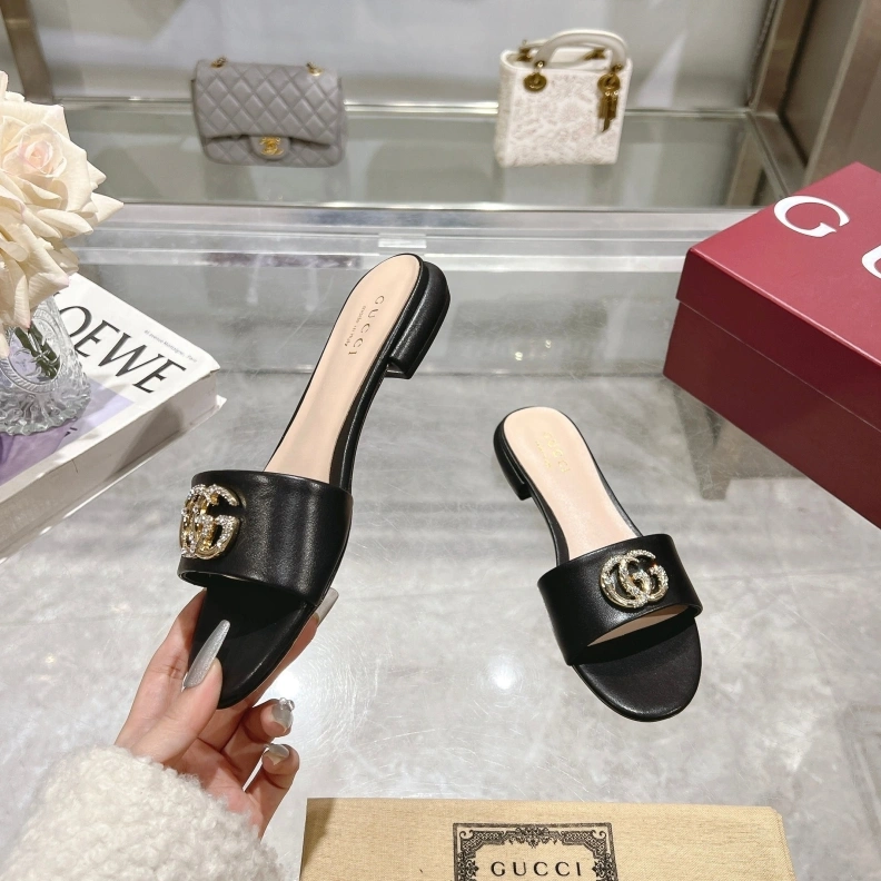 Fashionable Gxccx Slippers 157405