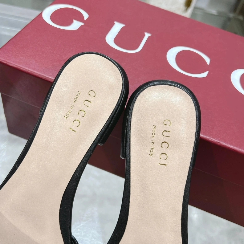Fashionable Gxccx Slippers 157405