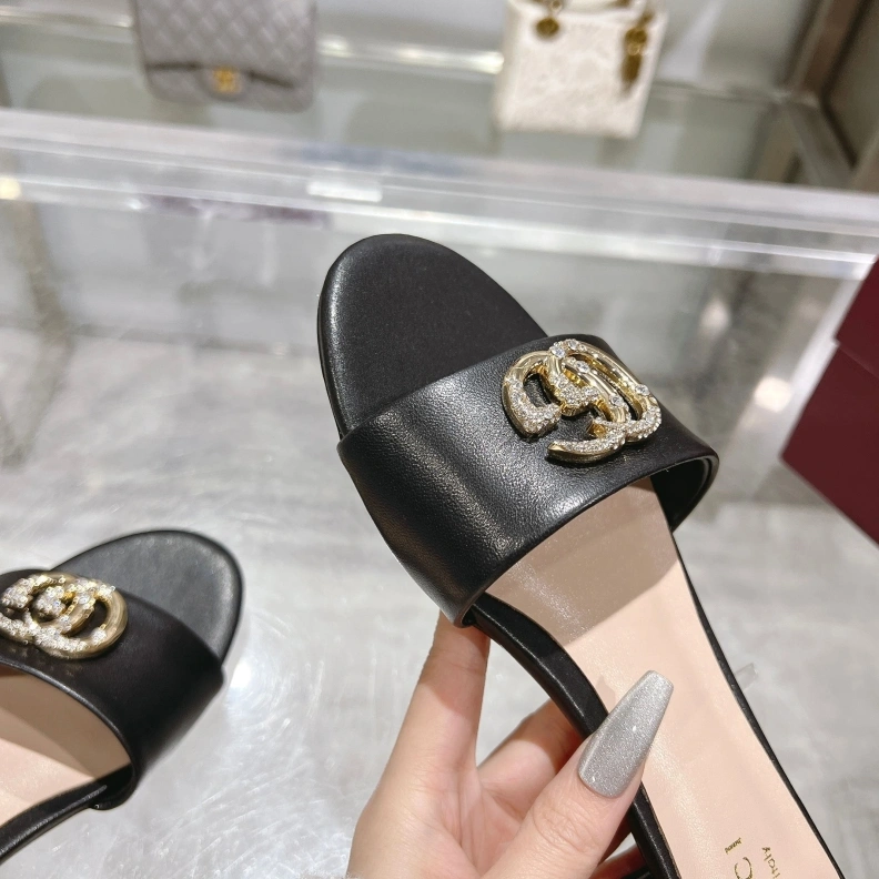 Fashionable Gxccx Slippers 157405