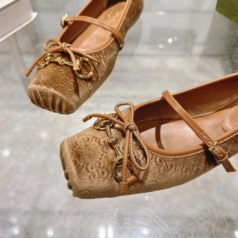 Gxccx Flat Shoes Resilient 157670