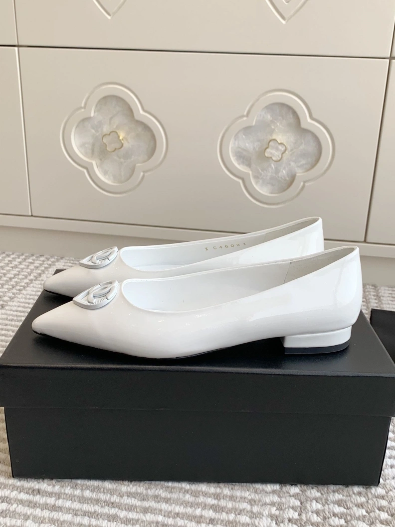 Compact Chxnxl Flat Shoes 120977
