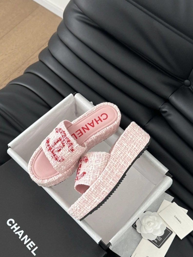 Trendy Chxnxl Slippers 119913