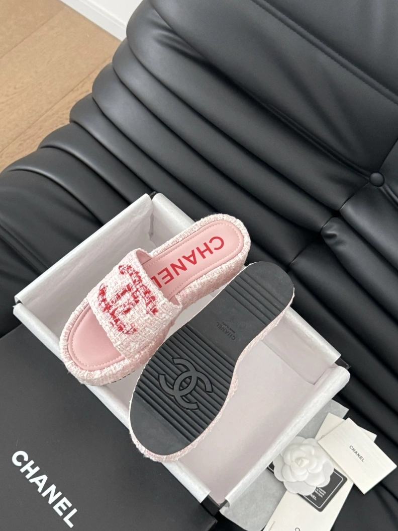 Trendy Chxnxl Slippers 119913