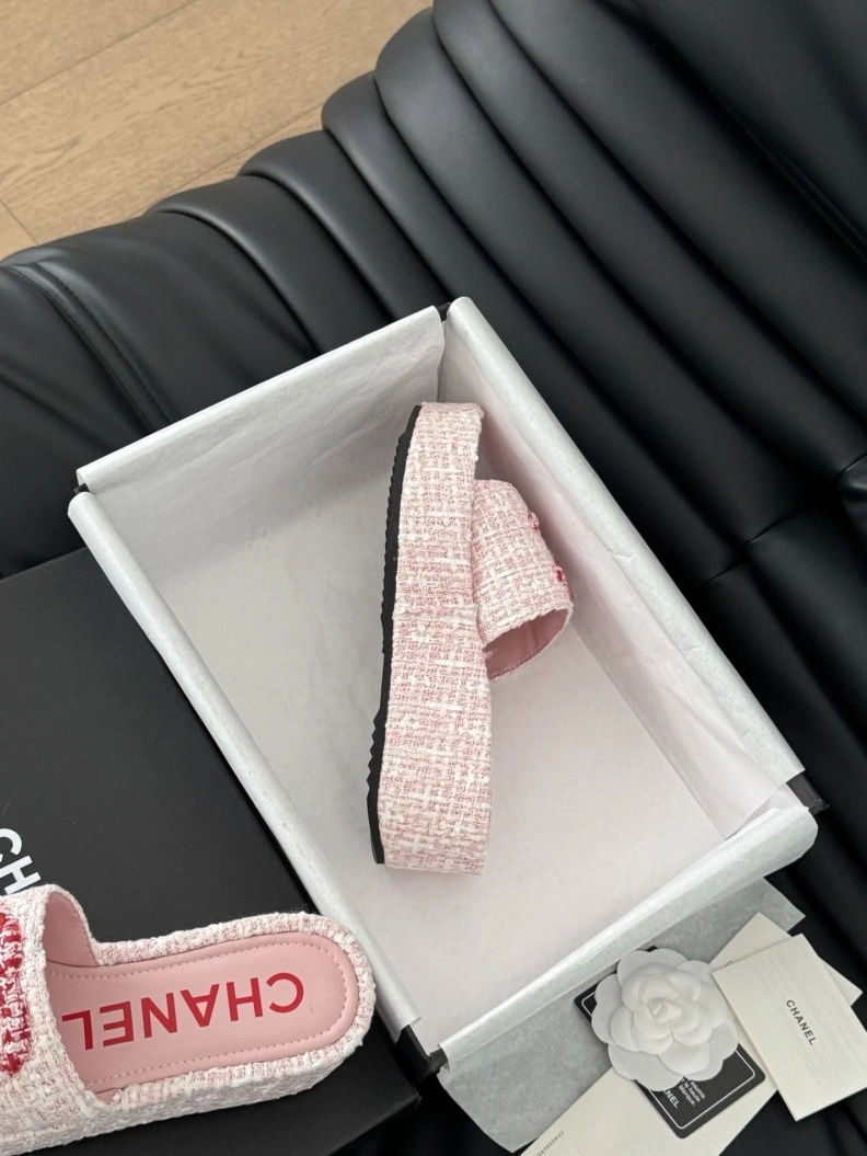 Trendy Chxnxl Slippers 119913