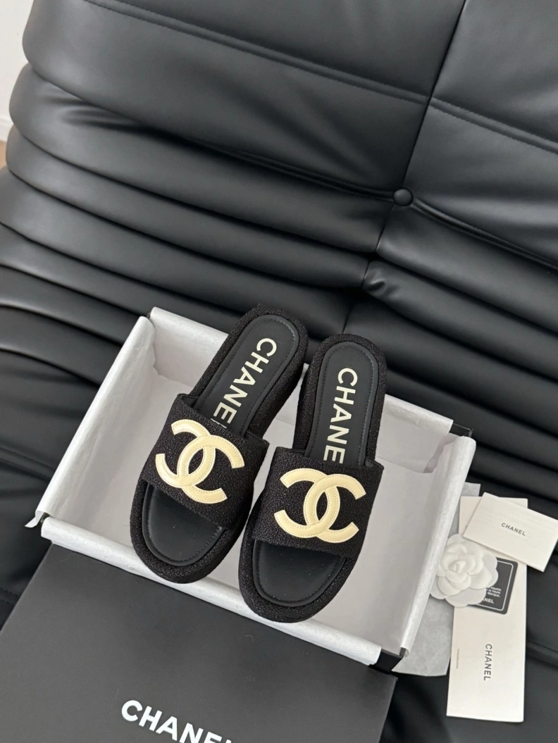 Timeless Chxnxl Slippers 119917