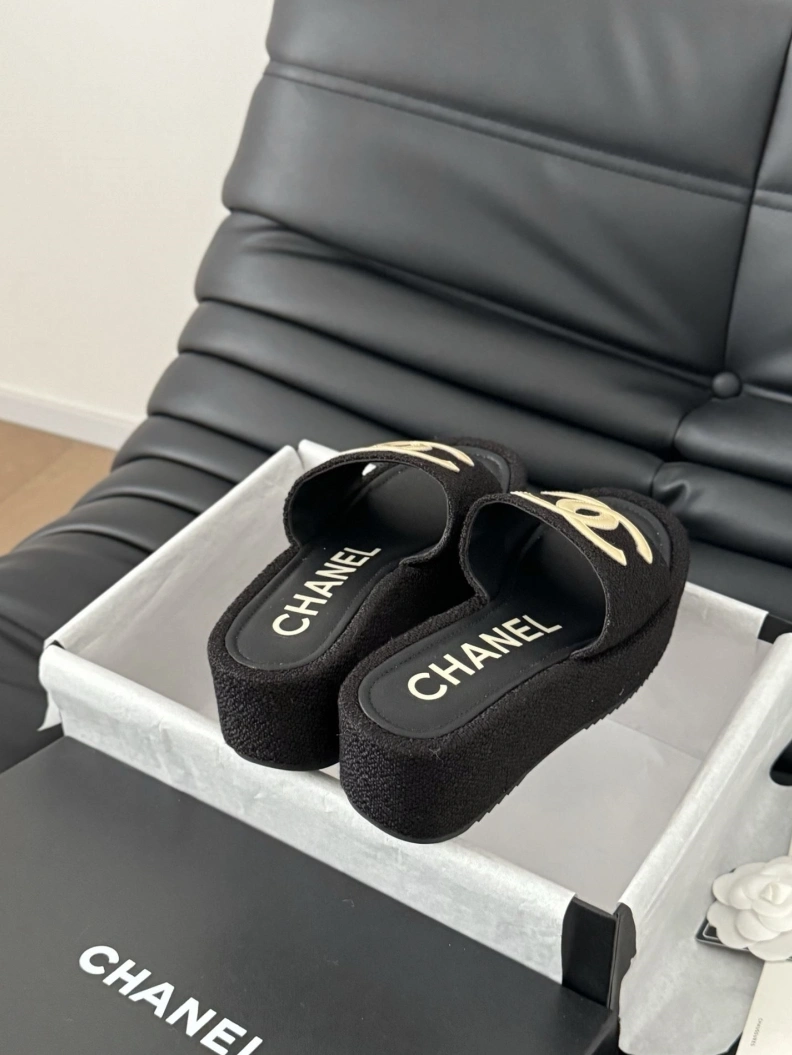 Timeless Chxnxl Slippers 119917