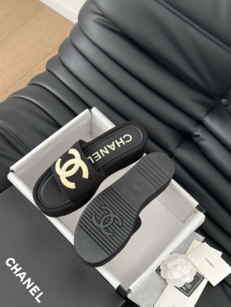 Timeless Chxnxl Slippers 119917