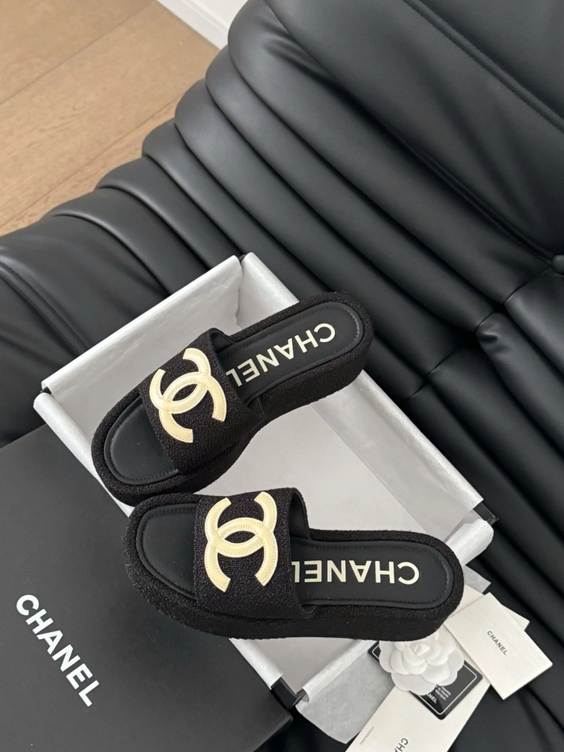 Timeless Chxnxl Slippers 119917