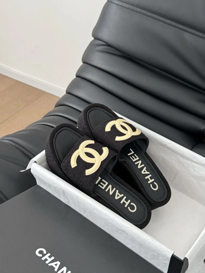 Timeless Chxnxl Slippers 119917