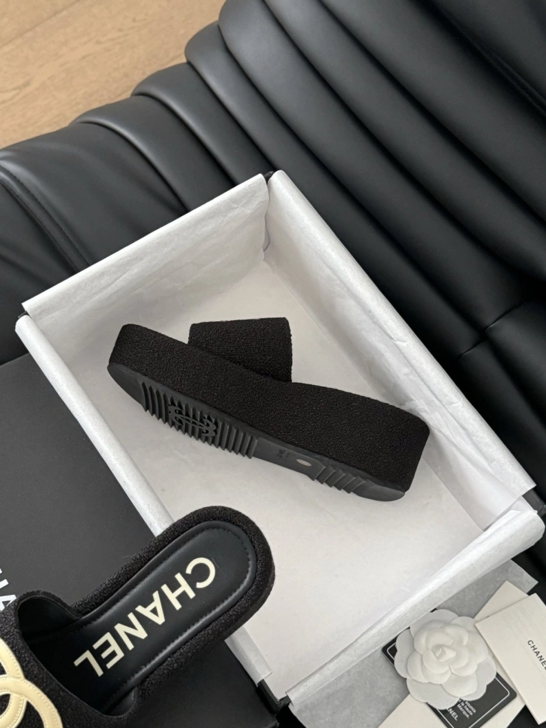 Timeless Chxnxl Slippers 119917